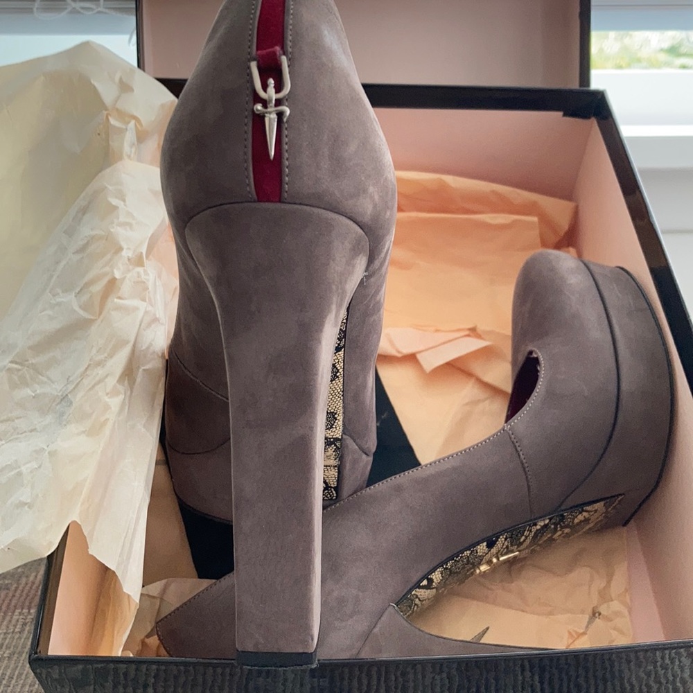 Shoes - Picture 6 of 13